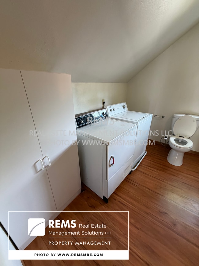 Photo - 812 Barker St Unidad Upper