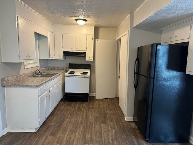 Photo - 4053 Log Cabin Dr
