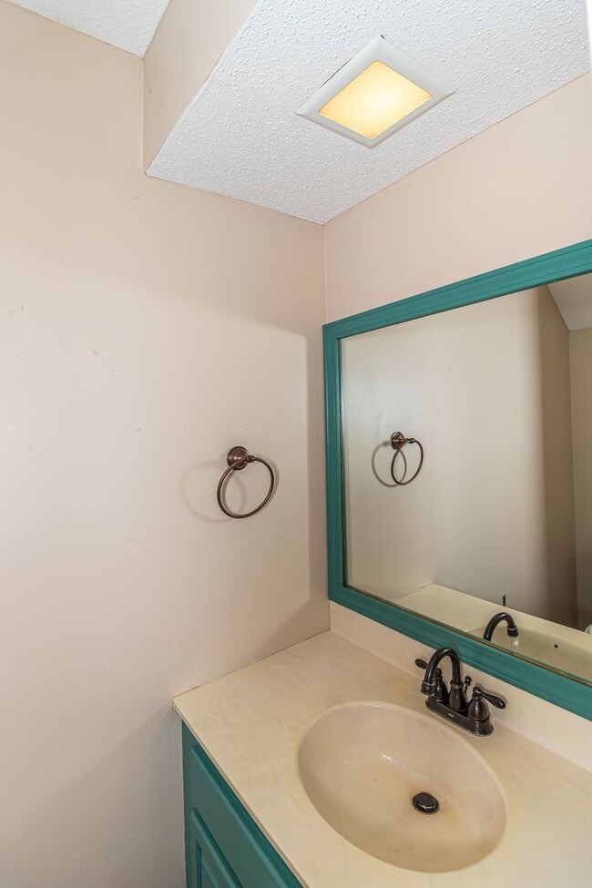 Photo - 2 BR, 2.5 BA Townhouse close to SJAFB! Newly renovated!