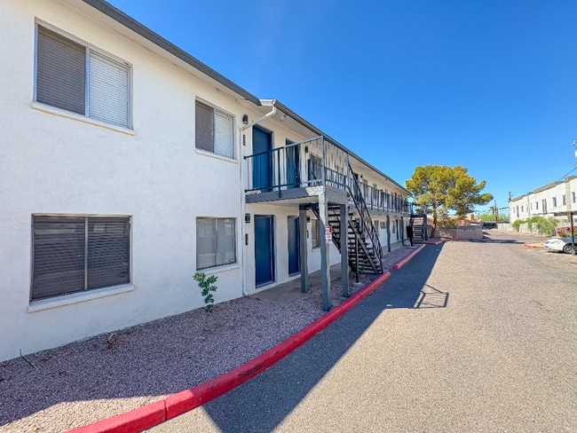 Building Photo - 1637 N 51st St Rental