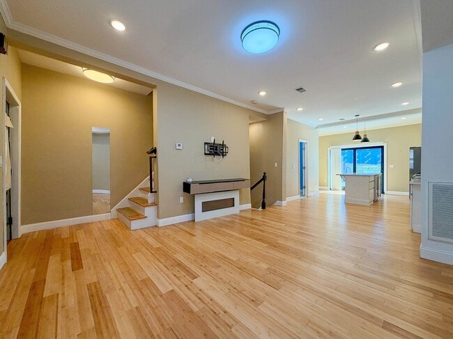 11A W 19th St