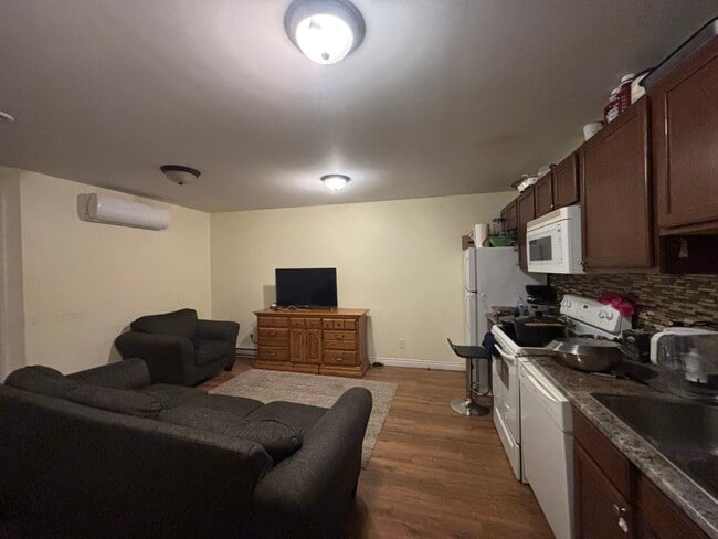 Building Photo - 2 Bedroom Apartment for Rent Unit 1