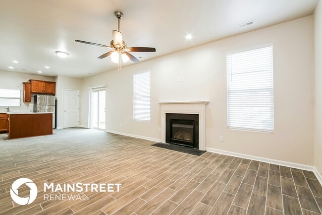 Photo - 1445 Lombar St