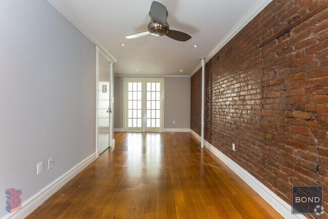 Building Photo - 118 E 7th St Unit 5W Rental