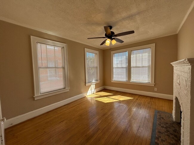 Building Photo - 2623 College St Unit 2623 College St #9