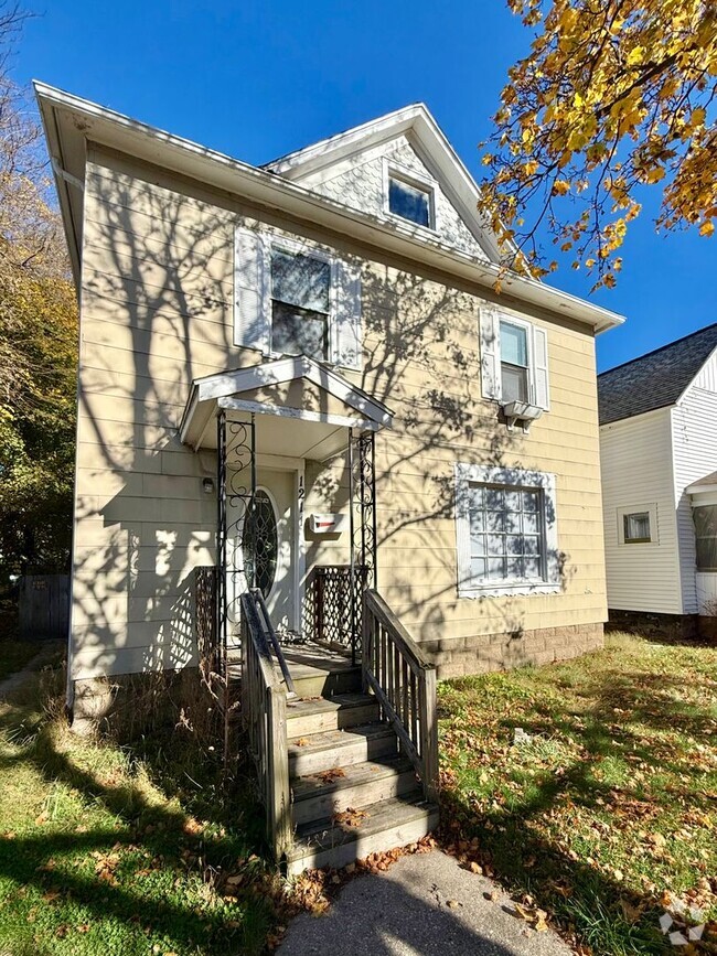 Building Photo - Four Bedroom Home in Kalamazoo