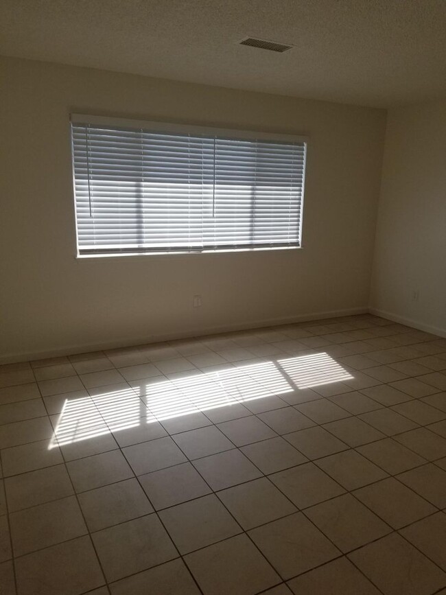 Photo - 1808 W Rumble Rd