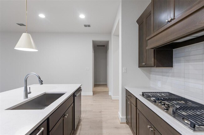 Photo - 626 Bay Breeze Dr