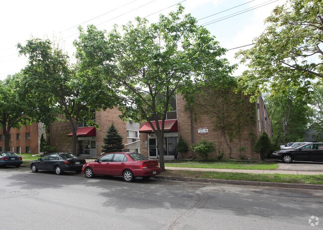 810 - 814 8th St SE - 814-8TH