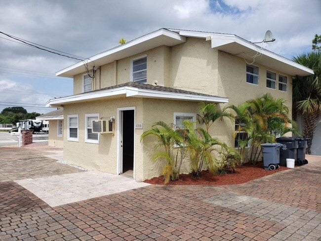 Building Photo - Studio Apartment