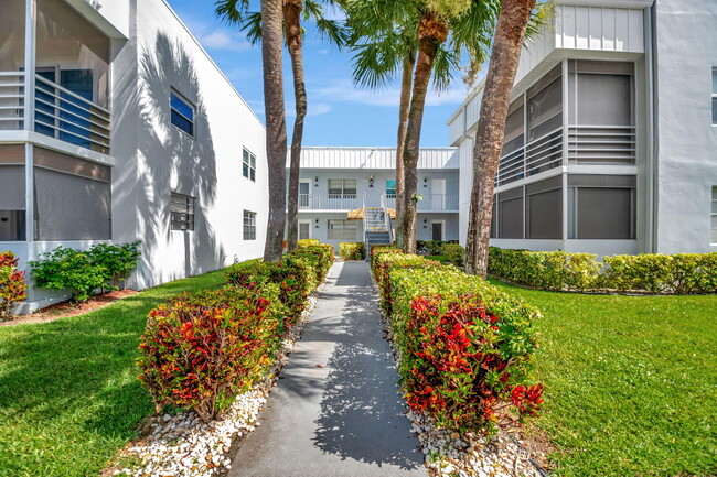 Building Photo - 129 Normandy Ln Unit 129 C Rental