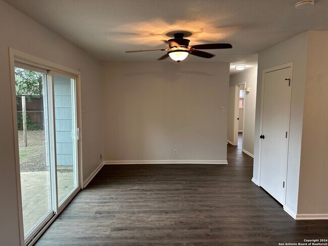 Photo - 7211 Westglade Dr