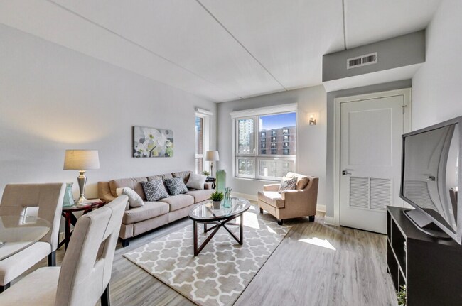 Photo - 1168 N Wells St Unidad 808