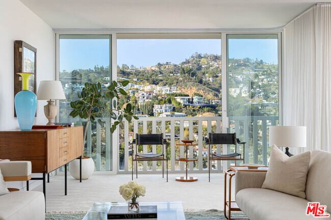 Building Photo - 9255 Doheny Rd Unit 2305 Rental