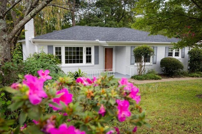 Building Photo - 121 Scarlett St