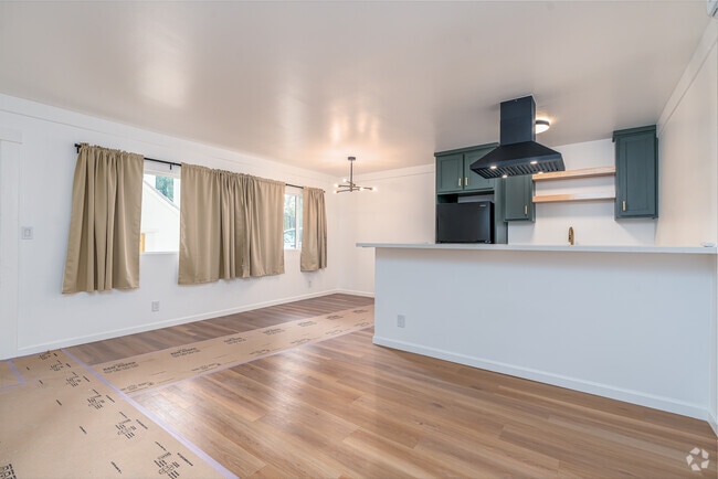 1BR, 1BA - 635SF - Living Room - 5819 Carlton Way