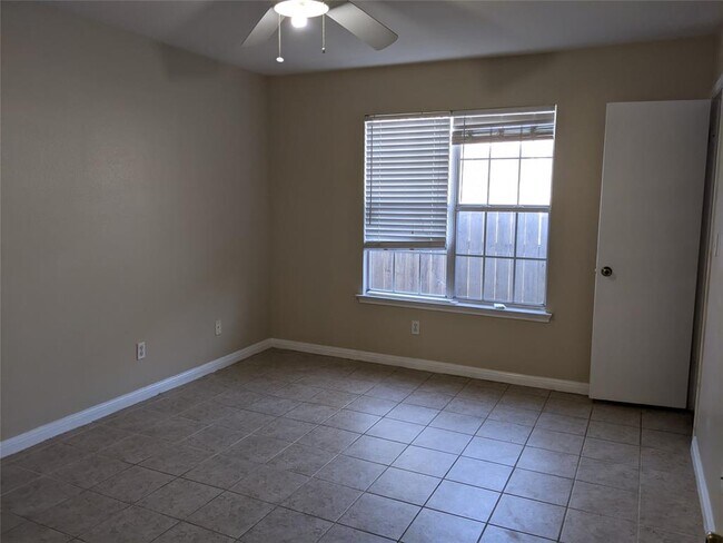 Photo - 1912 Alex Ave