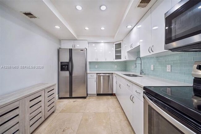 Building Photo - 5701 Collins Ave