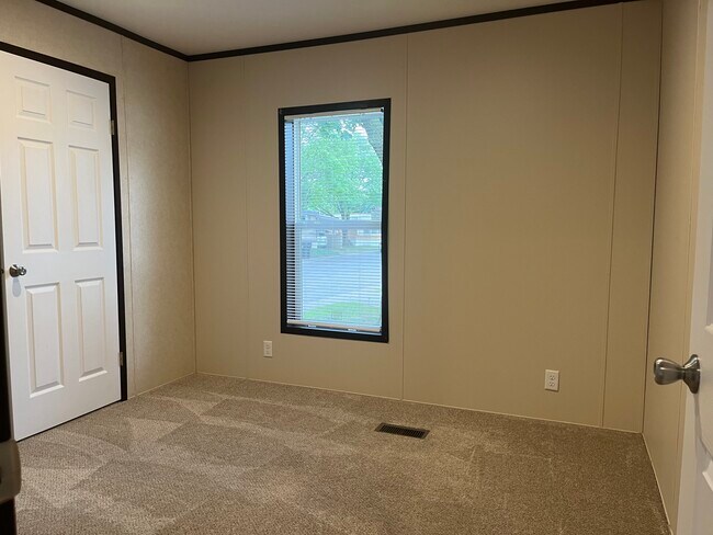 Photo - 359 S Green Meadow St SE