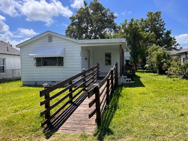 Photo - 2 bedroom home in Historic Downtown Walkin...