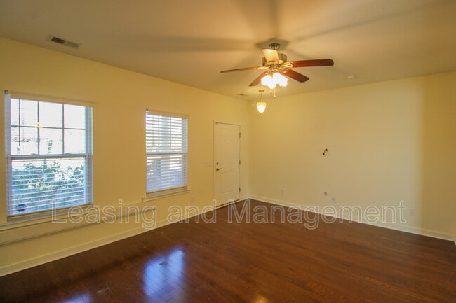 Photo - 4946 Ballantine Dr