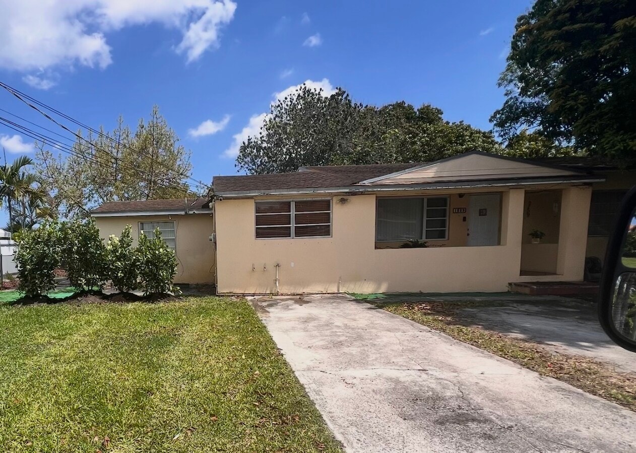 Photo - 1329 SW 75th Ave Unit Casa para renta