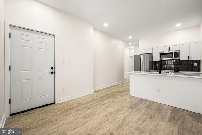 Photo - 441 S 61st St