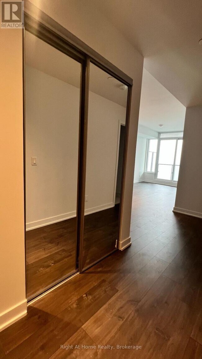 Photo - 1928 Lake Shore Blvd W Unit 2708