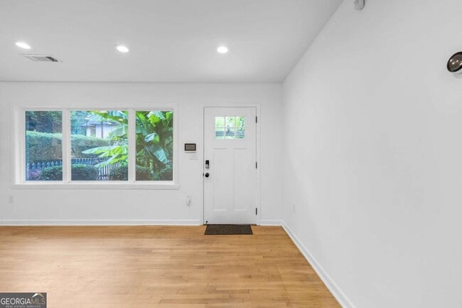 Photo - 844 Deckner Ave SW