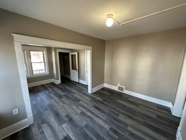 Building Photo - 3233-3233 W Burleigh St Unit 3233 Lower Right Rental