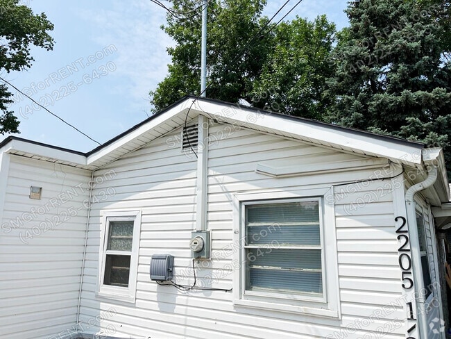 Building Photo - 2205 1/2 5th Ave Rental