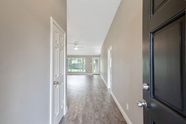 Photo - 7131 Woodland Oaks