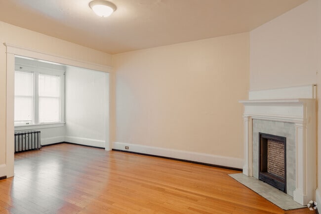 1BR, 1BA - Plymouth Apartments