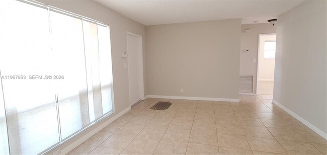 Photo - 1900 N 32nd Ct