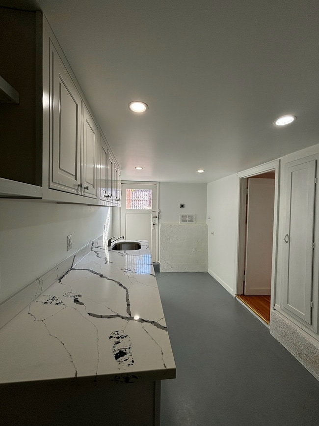 Photo - 207 Woodrow St