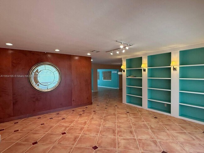 Photo - 1728 NE 39th St