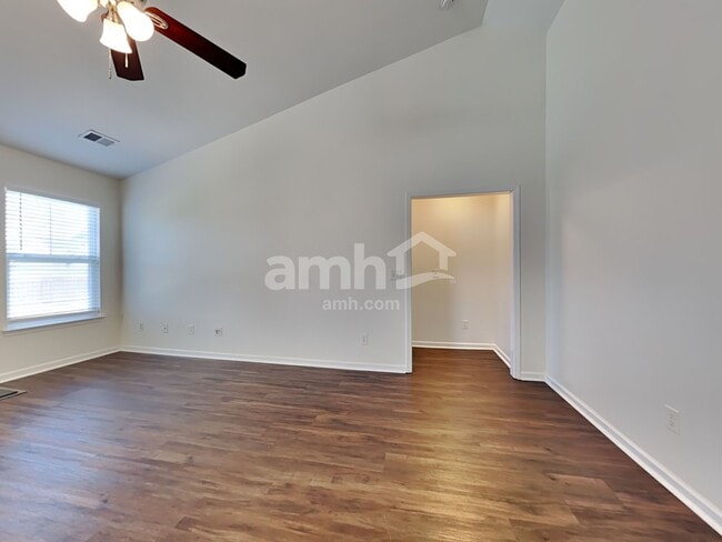 Photo - 129 Charlesfort Way