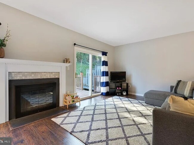 Photo - 209 Roseman Ct