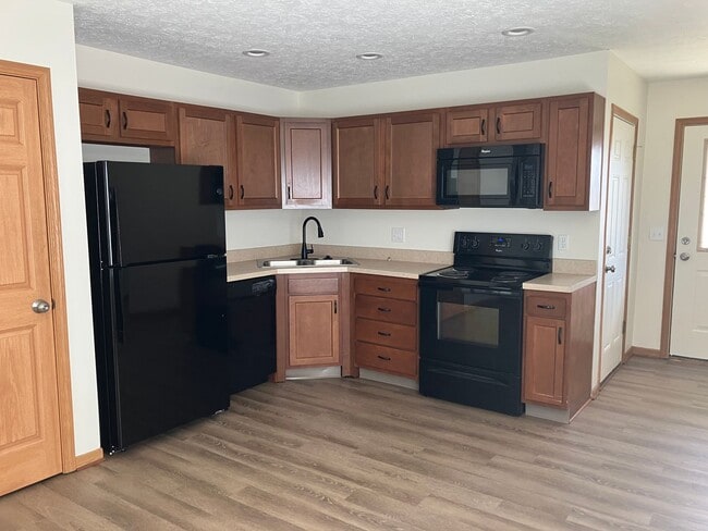 Photo - One bedroom apartment with attached one-car garage! Unidad 1046-D Laurel Tree Ct