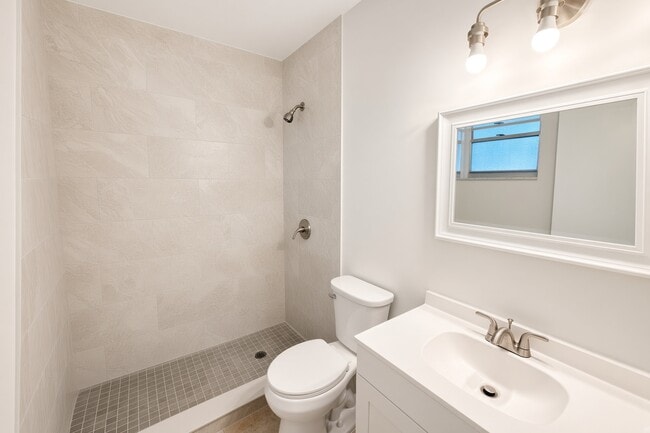 Photo - 2070 Franklin St