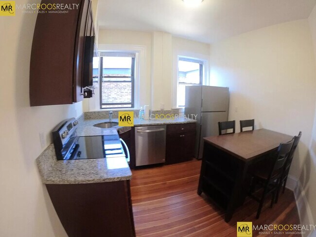 Photo - 1475 Beacon St