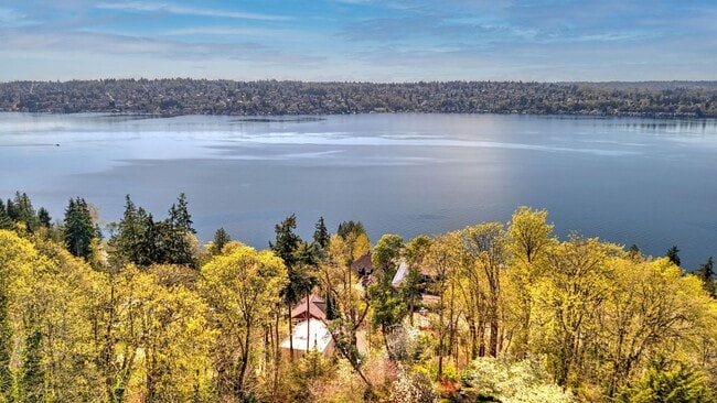 Photo - 5bd/5ba Mercer Island Home