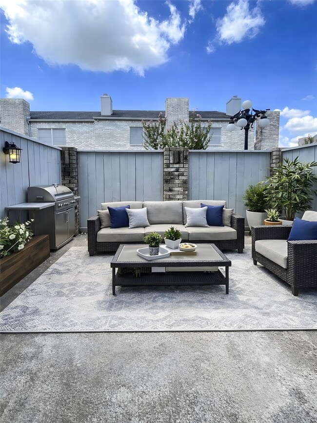 Building Photo - 640 Wilcrest Dr Unit 640