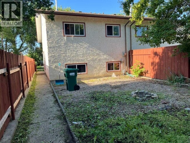 Photo - 1907-196A 6a Ave N