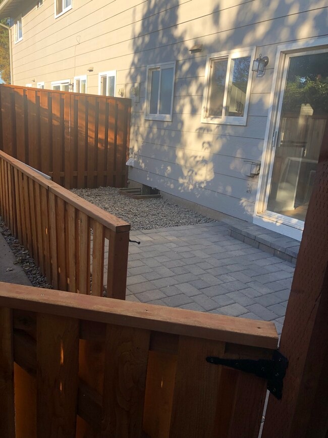 Photo - 2248 Maple St