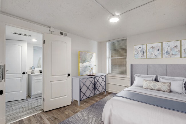 Photo - Browning Apartments