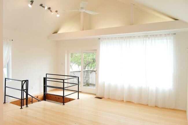 Photo - 2028 S Canalport Ave