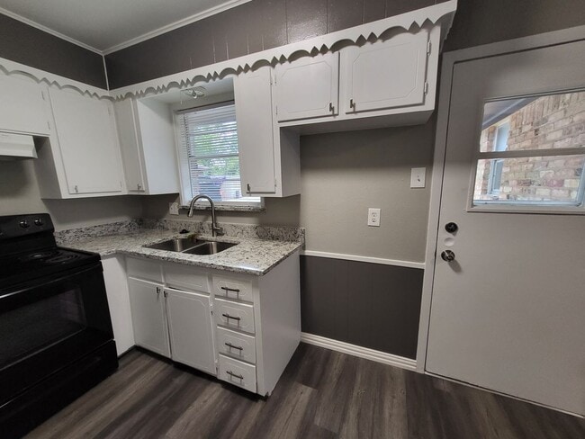 Photo - Cozy 2 bed 1 bath duplex!