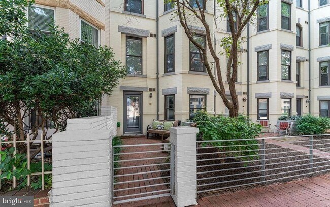 Building Photo - 1124 25th St NW