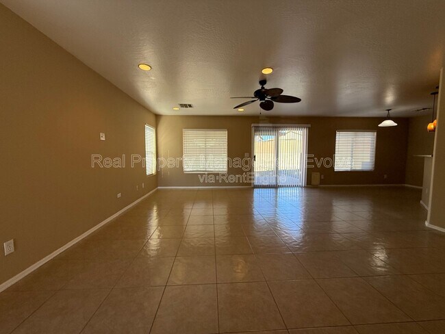 Photo - 8 N 226th Cir